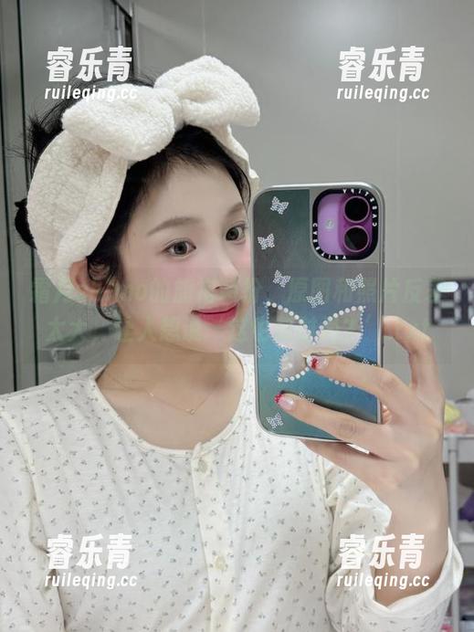 霜月shimo 霜月shimo的旗袍装扮,原图和照片反差太大,让人想说‘这也算时尚?’.txt