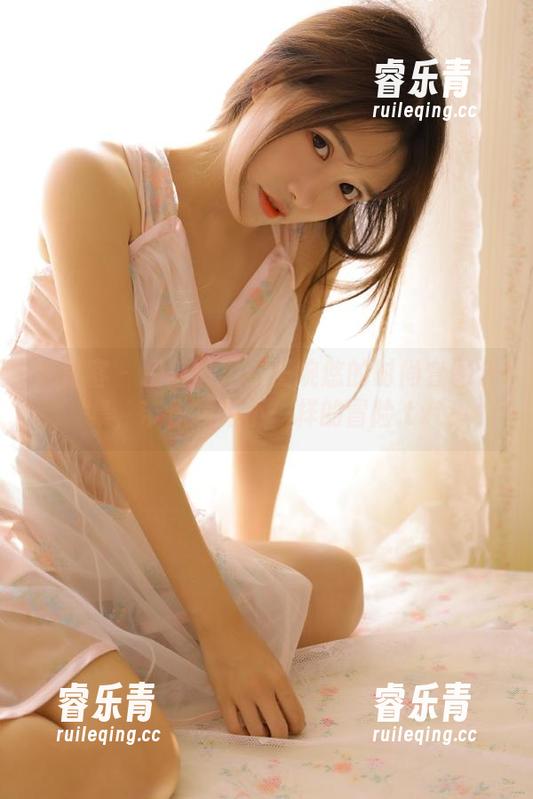 青豆客 - 精美旅拍：王婉悠的时尚套图合集，带你领略不一样的冒险.txt