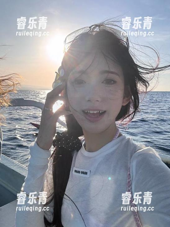 青豆客 - 探索程彤颜最新厨娘写真，照片中的她是温暖的同时又迷人.txt