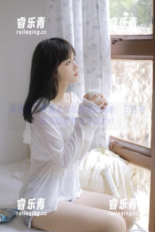 青豆客 - 苏糯米的私拍美图揭秘：白色中蕴藏的柔软与温暖.txt