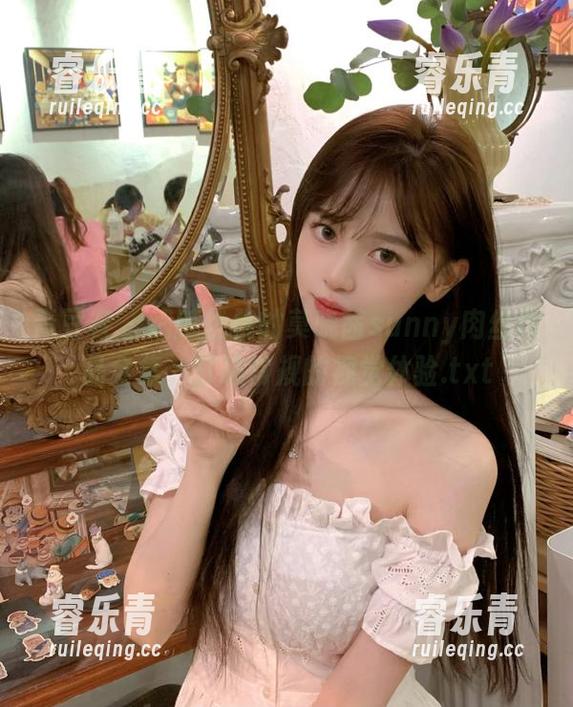 青豆客 - 细腻优雅的莫晓茜sunny肉丝作品全集，打破常规的视觉体验.txt