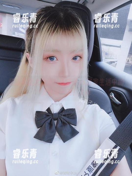 最新套图大放送！青青子Js居家生活中的美好每一刻！.txt