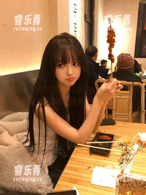 魅妍社 - 探秘丽Yovi的肉丝作品，原图精彩呈现，带你领略她的摄影艺术！.txt