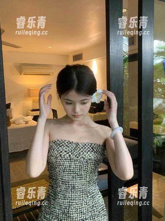 魅妍社 - 周小然连衣裙美图在线热播，感受时尚达人带来的无限魅力与灵感！.txt