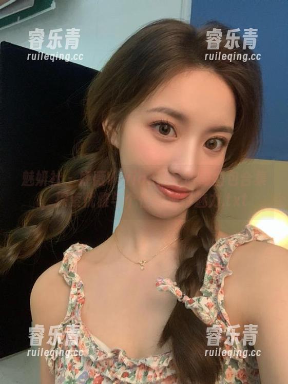 魅妍社 - 妤薇Vivian黑色时尚图包合集，探索优雅与个性的独特魅力.txt