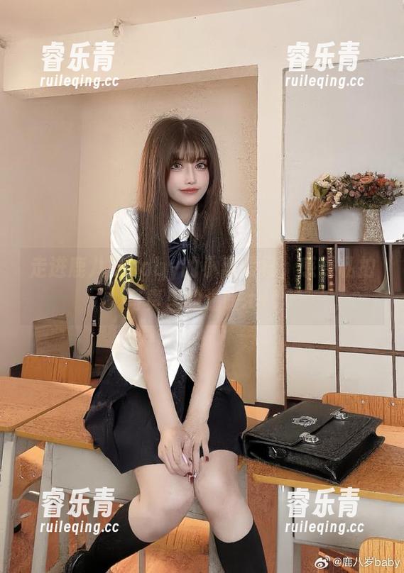 鹿八岁baby 走进鹿八岁baby的小鹿假日,感受私拍写真里的温暖.txt