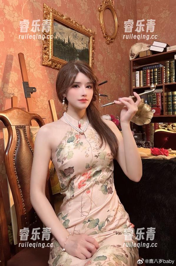 鹿八岁baby 网盘热传:鹿八岁baby灰丝写真,来一场不一样的视觉旅程吧!.txt