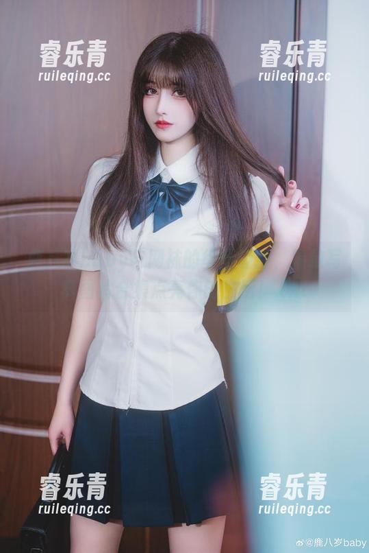 鹿八岁baby与网袜的华丽碰撞，精致写真图片合集点亮你的生活！.txt