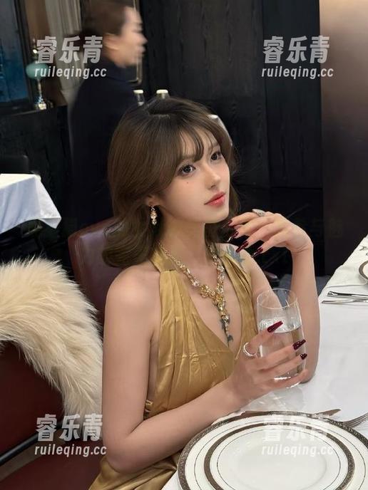 黑猫猫ovo的女灶神美图合集：菜肴与魅力的完美交汇，快来看.txt